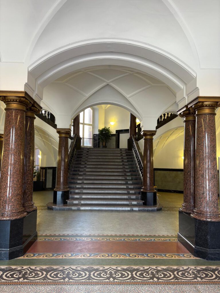 repräsentativer Aufgang zum Standesamt